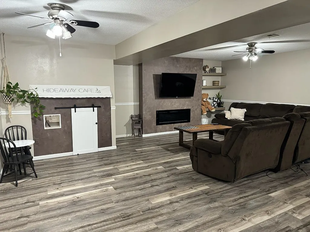 House For Sale, 5 Bedrooms, 3 baths, Garden City KS